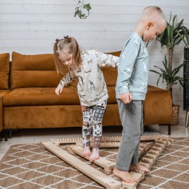 Parcours d'équilibre en bois naturel enfants
