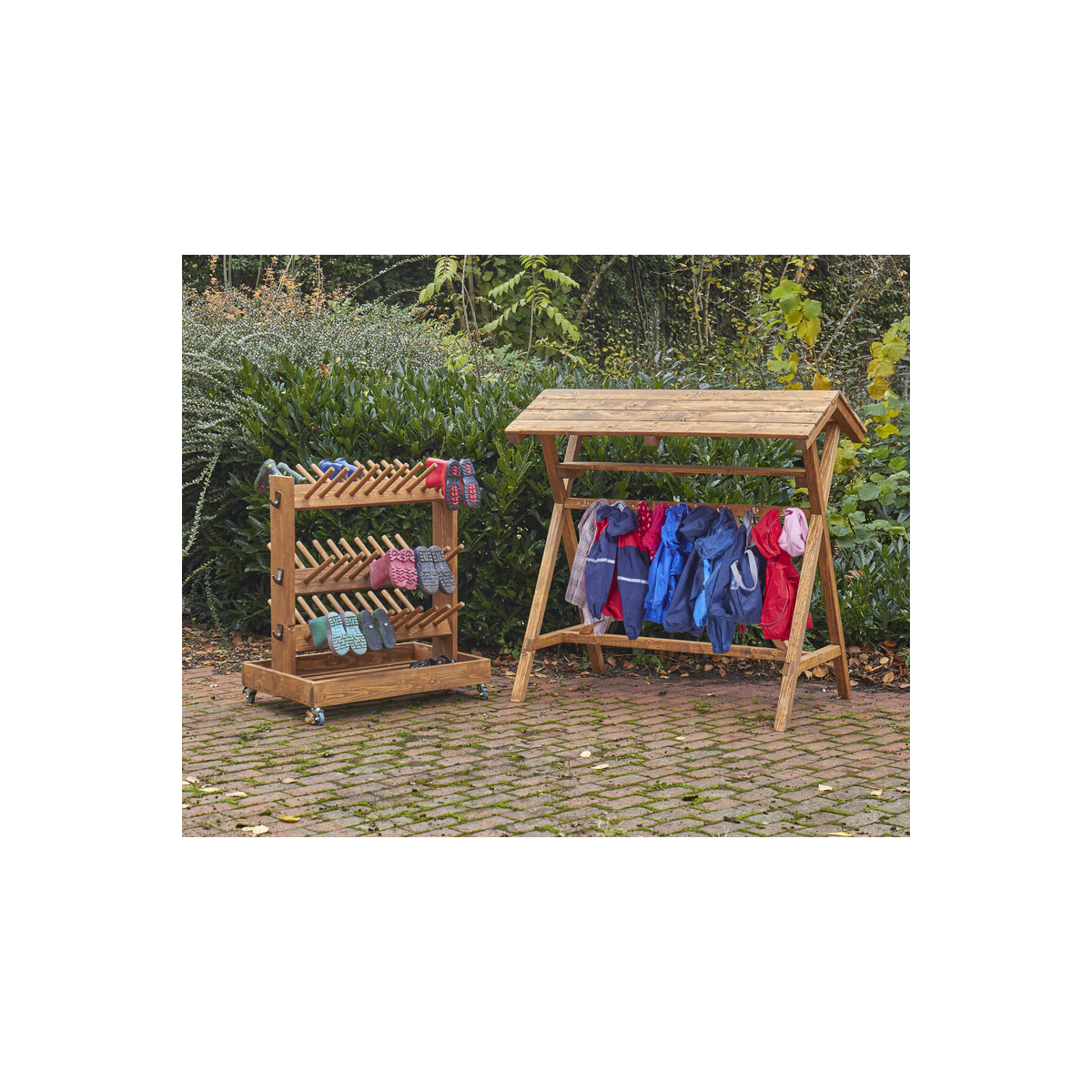 Rangement extérieur vêtements et bottes enfants