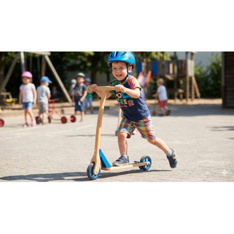 Trottinette en bois maternelle bleu