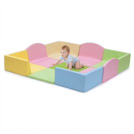 Grand espace de regroupement crèche avec entrée