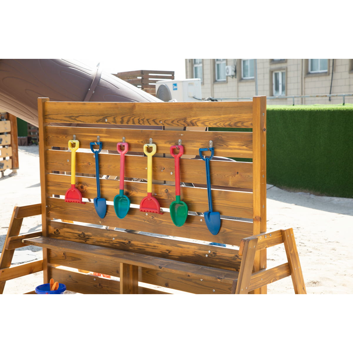 Mur de rangement pour jeux de sable d’extérieur