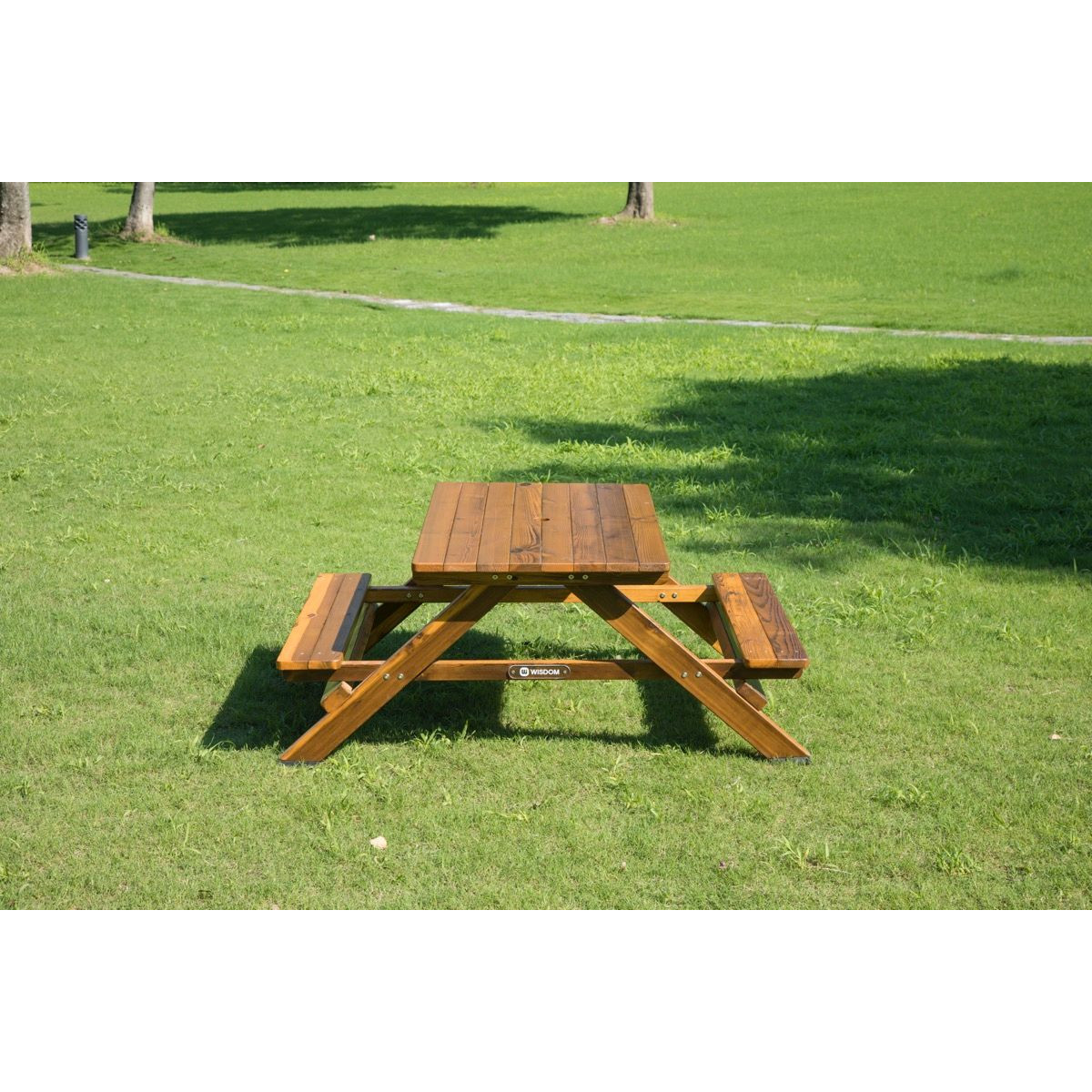 Table de pique-nique avec bancs maternelle enfants
