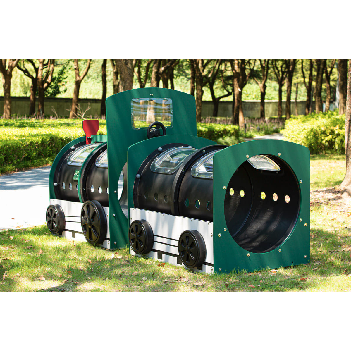 Structure de jeu extérieure tunnel et locomotive