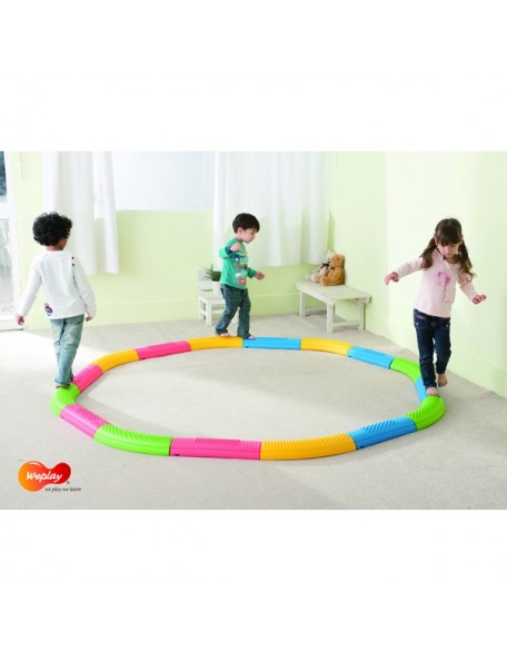 Parcours d'équilibre enfants avec 16 éléments Weplay de qualité et pas cher