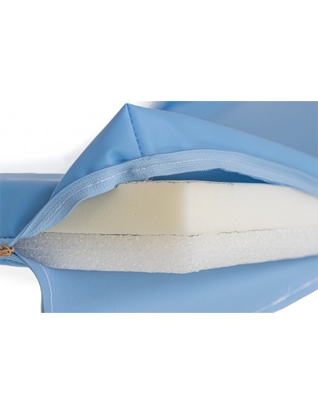 Lit portable empilable avec matelas Lit portable avec matelas pliant. Ce lit en mousse,est muni de protections latérales créant