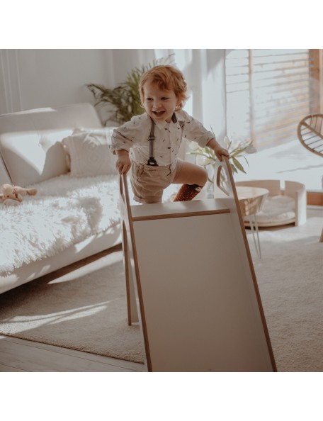 Toboggan en bois enfant Le toboggan pour enfants est une excellente solution pour un jeu amusant à l’intérieur. 
Ce toboggan au