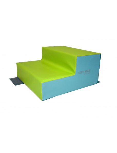 Escalier 2 marches Kiwi Sarneige crèche Escalier 2 marches Sarneige couleurs kiwi, lilas et turquoise, pour parcours de motricit