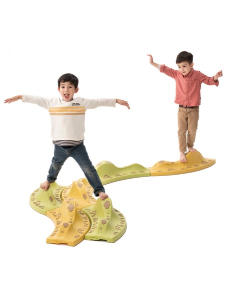 Parcours d'équilibre Himalaya Parcours d'équilibre Himalaya, entraînez vous à l'équilibre comme dans l'Himalaya...
Monter et de