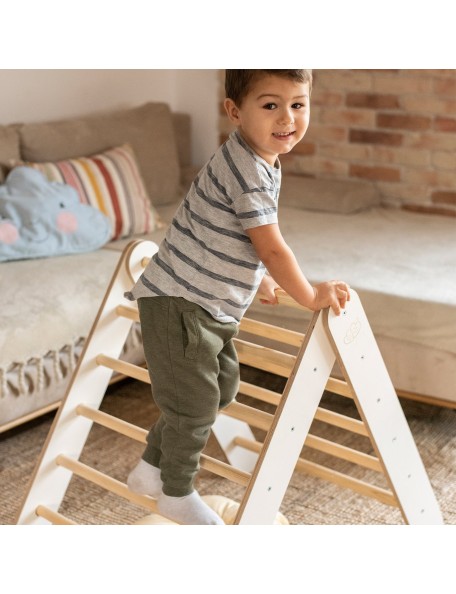 Triangle de Pikler Gris Triangle de Pikler en bois, pour enfants.
Le triangle de Pikler favorise l'activité physique et à la pe
