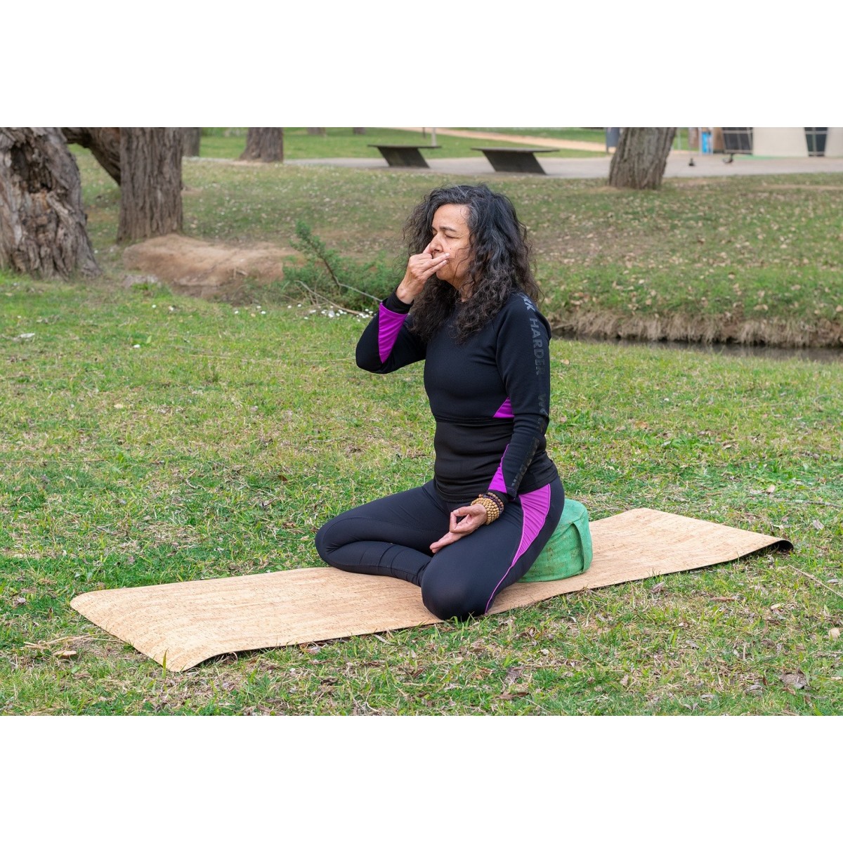Tapis de Yoga classique en liège - 2 - Tapis de Yoga classique en liège.
Ce tapis de yoga est fabriqué en tissu de liège, avec 