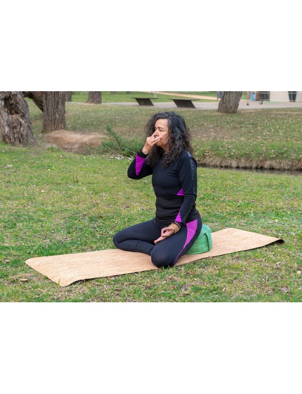 Tapis de yoga 100% naturel en tissu de liège - 2 - Tapis de yoga 100% naturel en tissu de liège.
Ce tapis de yoga est fabriqué 