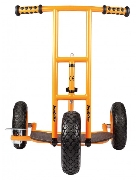 Patinette Top Trike - 3 - La patinette Top Trike impressionne par sa forme particulière et offre une bonne introduction à la con