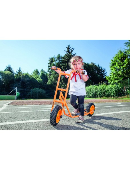 Trottinette Top Trike Petite - 2 - Trottinette Top Trike Petite, c'est parti pour le grand tour en trottinette!
De par ses dime