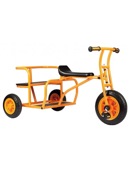 Tuc-tuc Top Trike - 1 - Le tricycle "Tuc-tuc" de Top Trike offre de la place pour jusqu'à trois enfants. Un enfant peut conduire