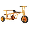 Tuc-tuc Top Trike - 1 - Le tricycle "Tuc-tuc" de Top Trike offre de la place pour jusqu'à trois enfants. Un enfant peut conduire
