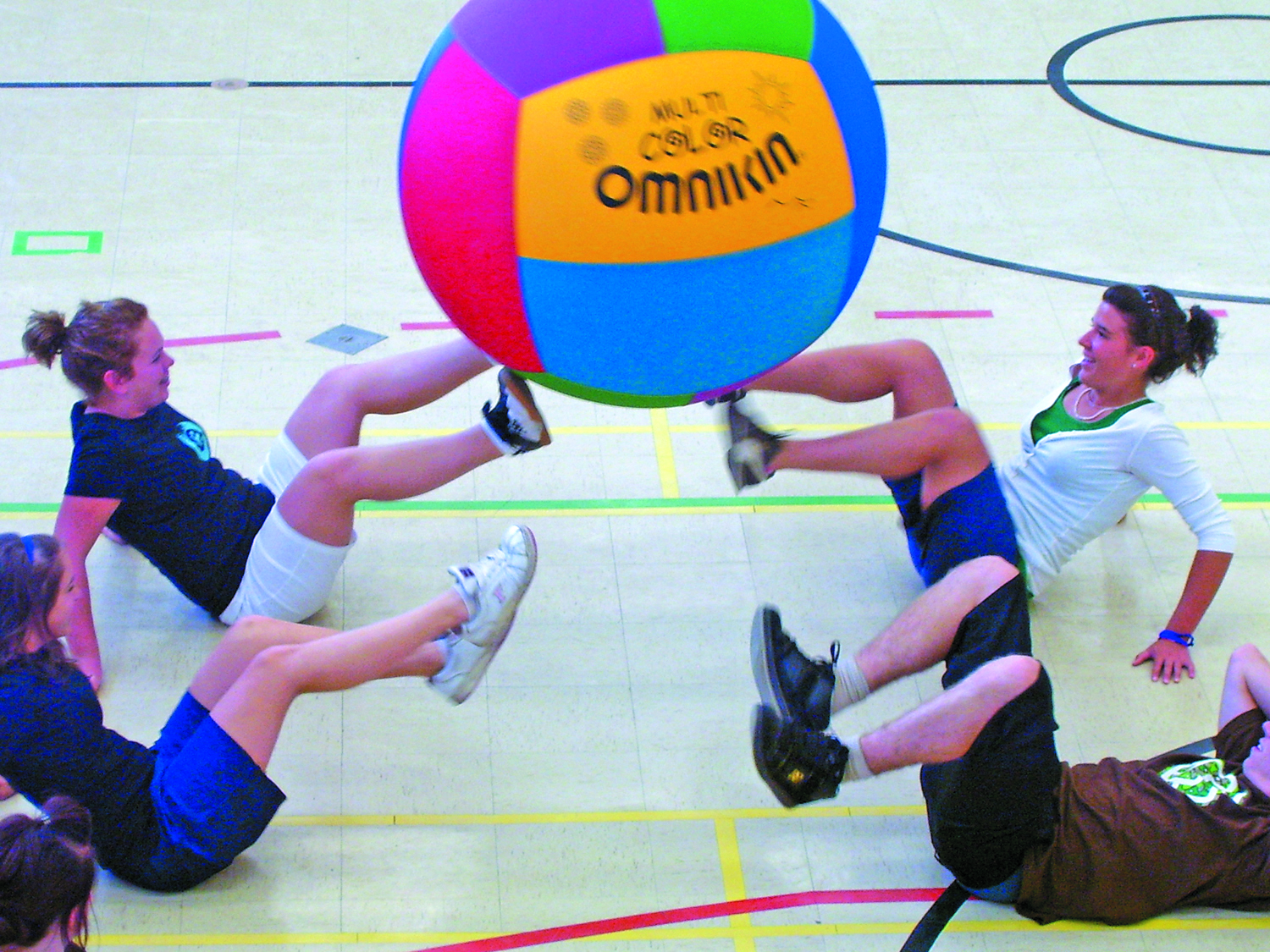 jeu coopératif de ballon géant de Kin-ball